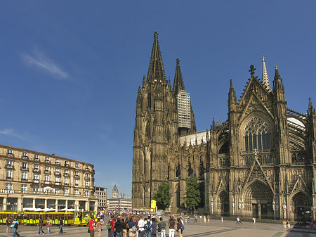 Foto Bimmelbahn fährt zum Kölner Dom - Köln